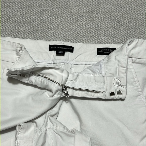 Saks Fifth Ave White Women's Shorts. Size 2 - Picture 7 of 10